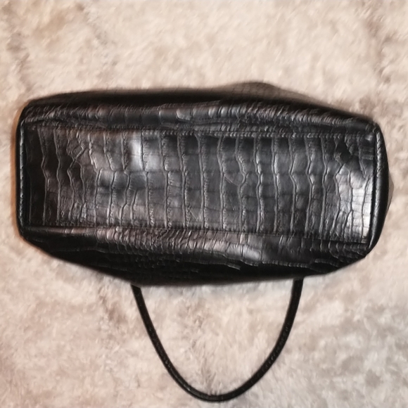 Zingara faux leather pebbled bag with lots of storage - Picture 13 of 16